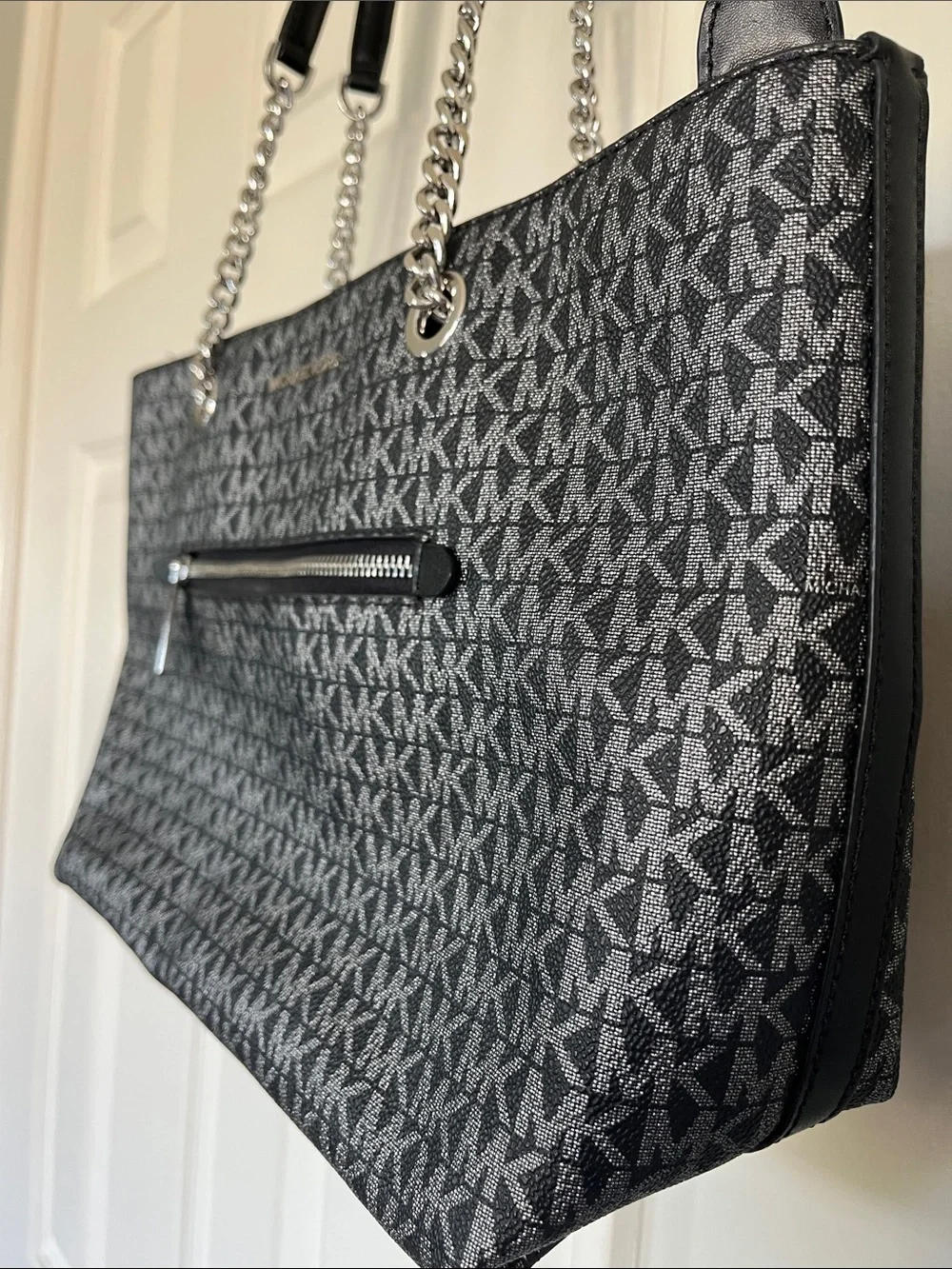 Michael Kors Black/Gray Signature Logo Tote with Chain-Strap excellent condition